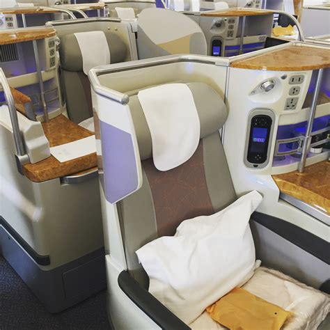 emirates business class seat configuration